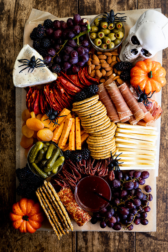 HALLOWEEN CHARCUTERIE BOARD IDEAS