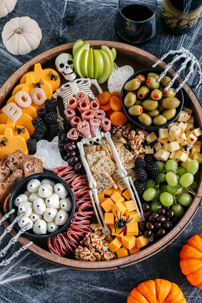 HALLOWEEN CHARCUTERIE BOARD IDEAS