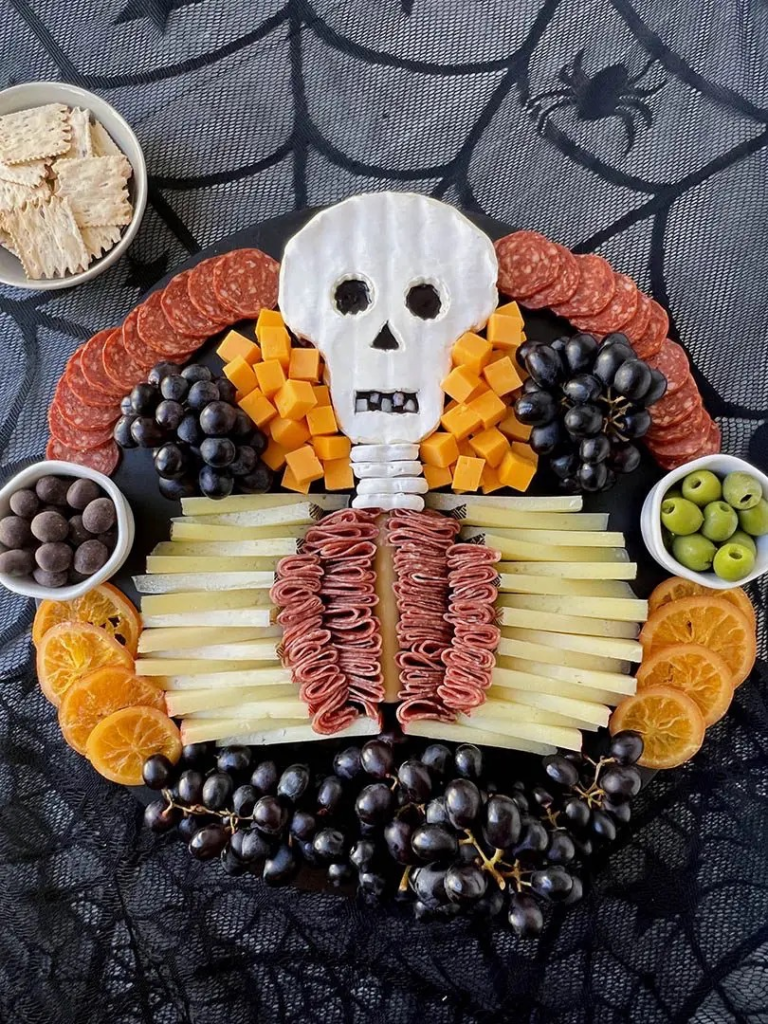 HALLOWEEN CHARCUTERIE BOARD IDEAS