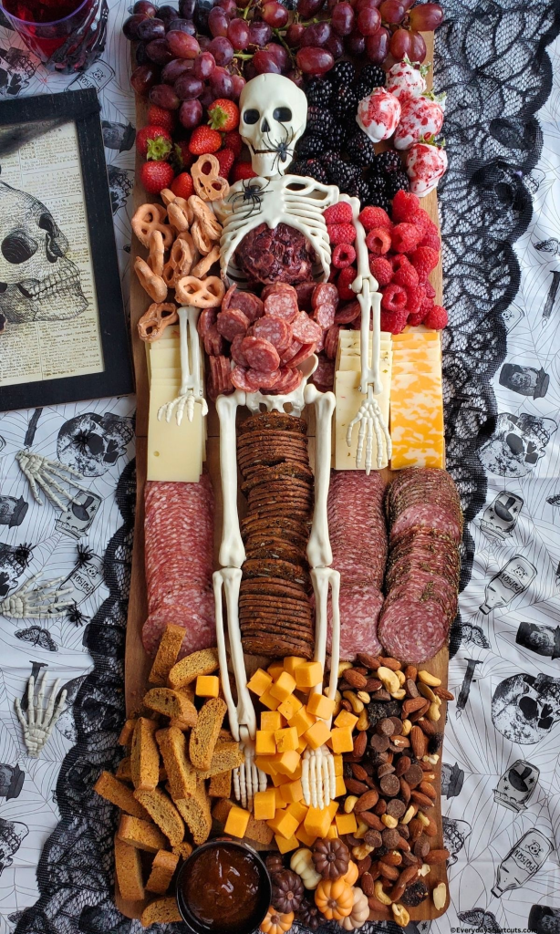 HALLOWEEN CHARCUTERIE BOARD IDEAS