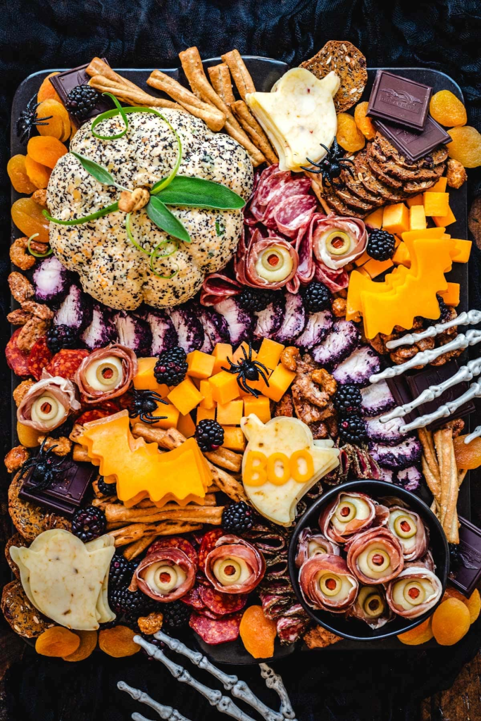 HALLOWEEN CHARCUTERIE BOARD IDEAS